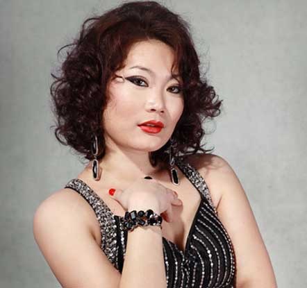 Л.Насанбуян хэд хэдэн дуундаа клип хийлгэж байна